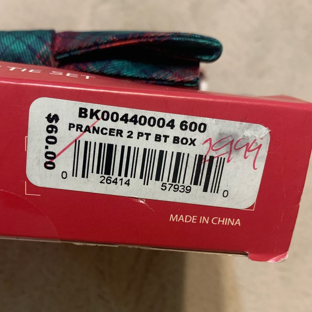 Saddlebred Christmas Bow Tie Set - Picture 4 of 8